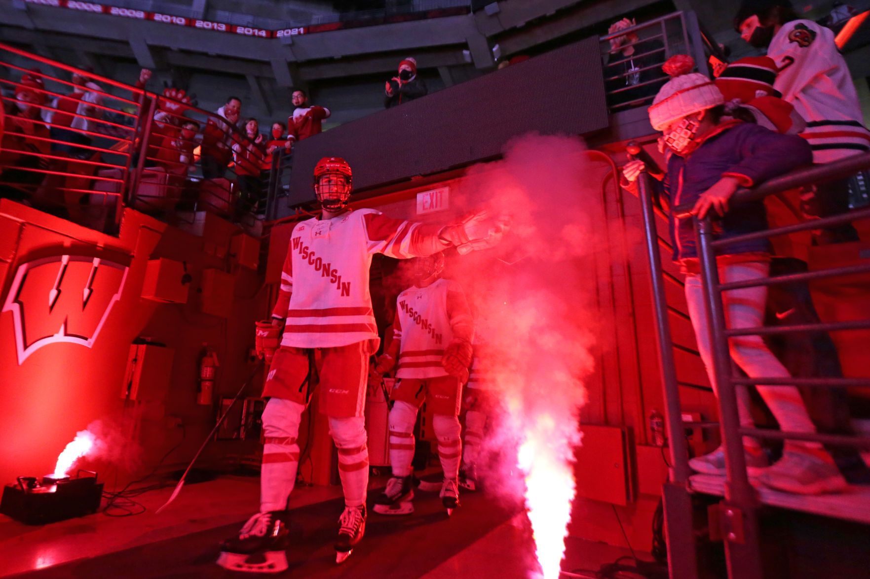 112721_uwhockey_10-11272021210737